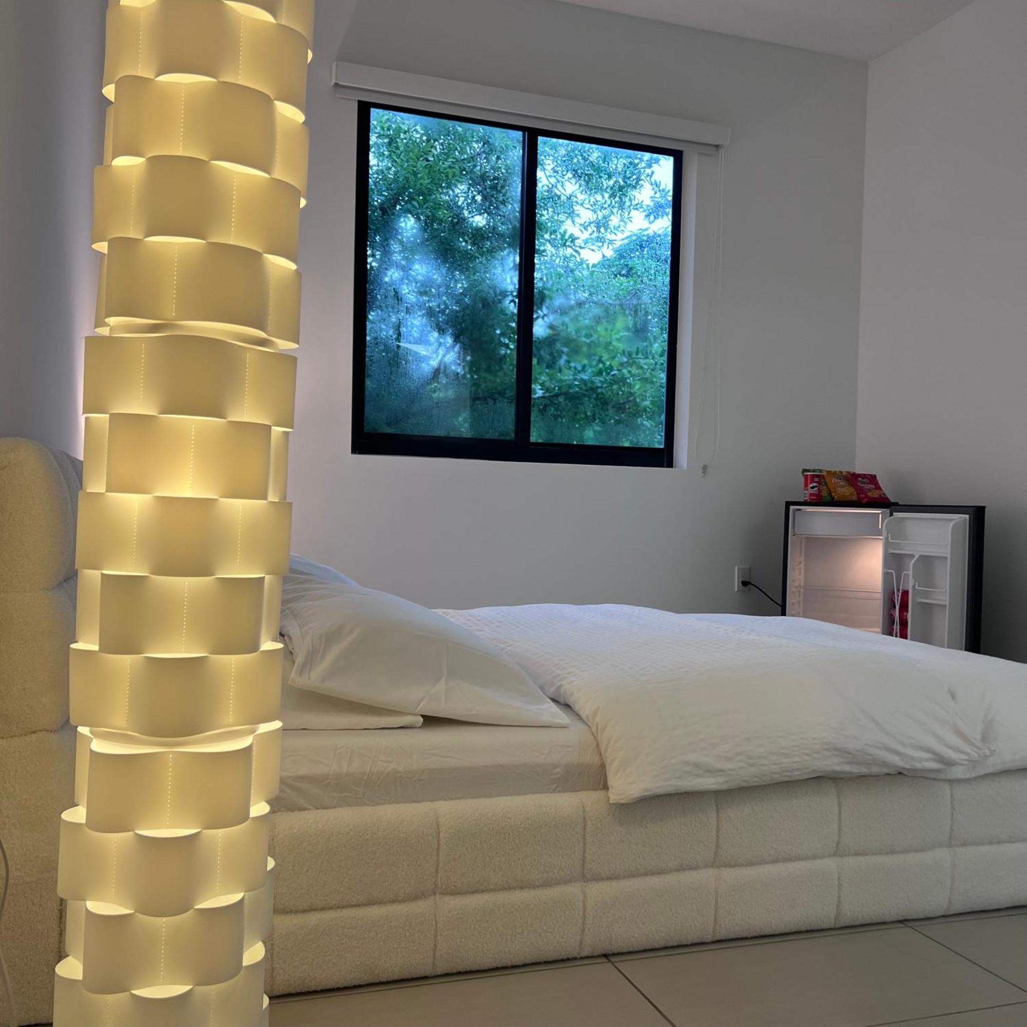 Master Bed Room In Calle Ocho Miami Exterior photo