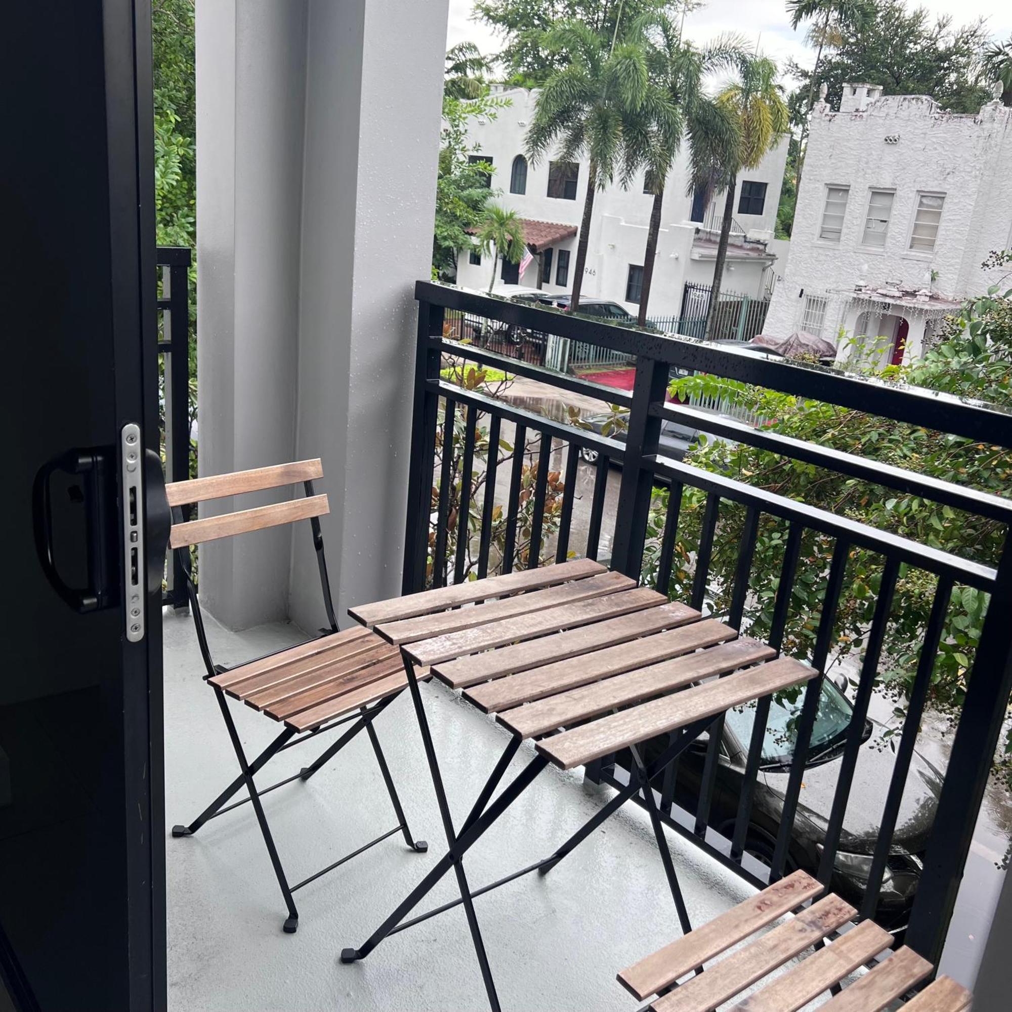 Master Bed Room In Calle Ocho Miami Exterior photo